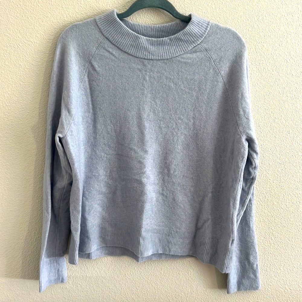 Women’s medium athleta sweater